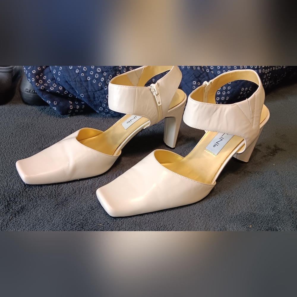 Bellini cream pumps sz 8.5